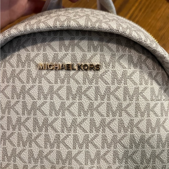 Michael Kors Erin backpack - Picture 3 of 6